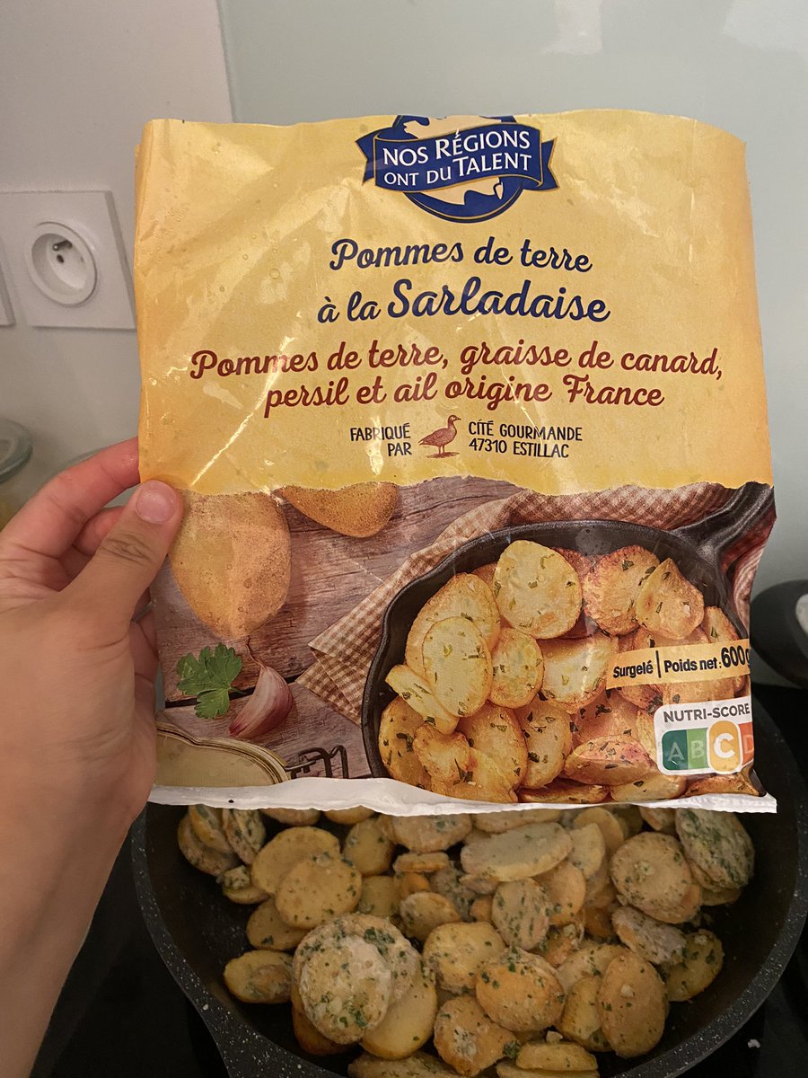 amberrholly's tweet photo. @Leclerc ça va on vous dérange pas à mettre 300 grammes de bois dans vos pomme de terre ??? https://t.co/X9GGNm2AGh