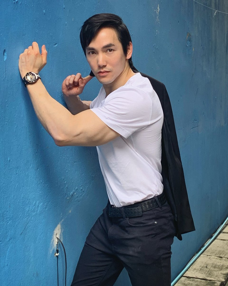 JoeTrivisvavet's tweet photo. Rado Captain Cook โฉมใหม่ในวัสดุไฮเทคเซรามิคทั้งเรือน มาถึงไทยแล้ว! นอกจากลุคเท่ๆแล้ว ยังสัมผัสได้ถึงความเบา สบายเมื่อสวมใส่ และทนทานต่อรอยขีดข่วนกันน้ำลึก 300 ม. 
@Rado
#radothailand
#RadoCaptainCook
#Hightechceramic #Feelit https://t.co/IkrtryfL6G