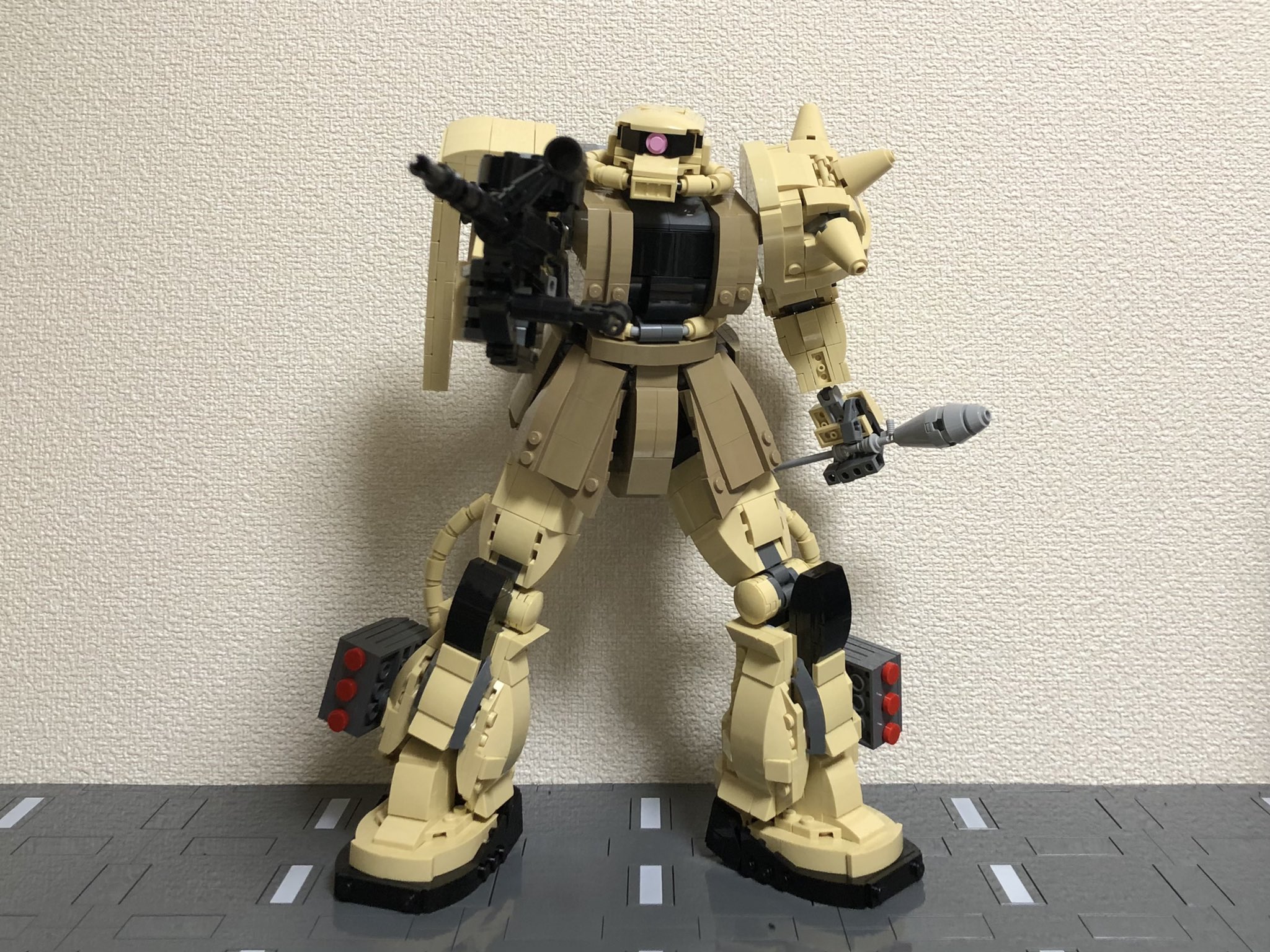 Order K Pao レゴで陸戦型ザクiiことj型ザクを作りました ザク Iiのバリエーション機なので新規造形の部分は少ないですが J型ということで細かな変更を施しています 脚部ミサイルポッドは軸固定なので接続強度は良好です Lego Moc レゴ レゴロボ Order K Pao レゴで陸戦型ザクiiことj型ザクを作りました ザク Iiのバリエーション機なので新規造形の部分は少ないですが J型ということで細かな変更を施しています 脚部ミサイルポッドは軸固定なので接続強度は良好です Lego Moc レゴ レゴロボ