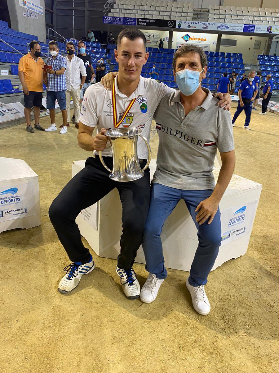 Llevo 6 años trabajando con el jugador de bolos Víctor González. Su esfuerzo mental en cada competición es tremendo. Honra a los bolos dando siempre lo mejor de sí mismo. No busca ser el mejor de todos ni batir récord, sino mejorar cada día. Ayer se proclamó campeón de España.