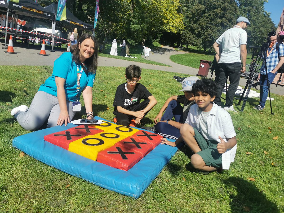 Look who we've bumped into @r_albrow <a href="/BoltonFoodFest/">BoltonFoodFest</a> <a href="/boltoncouncil/">Bolton Council</a>