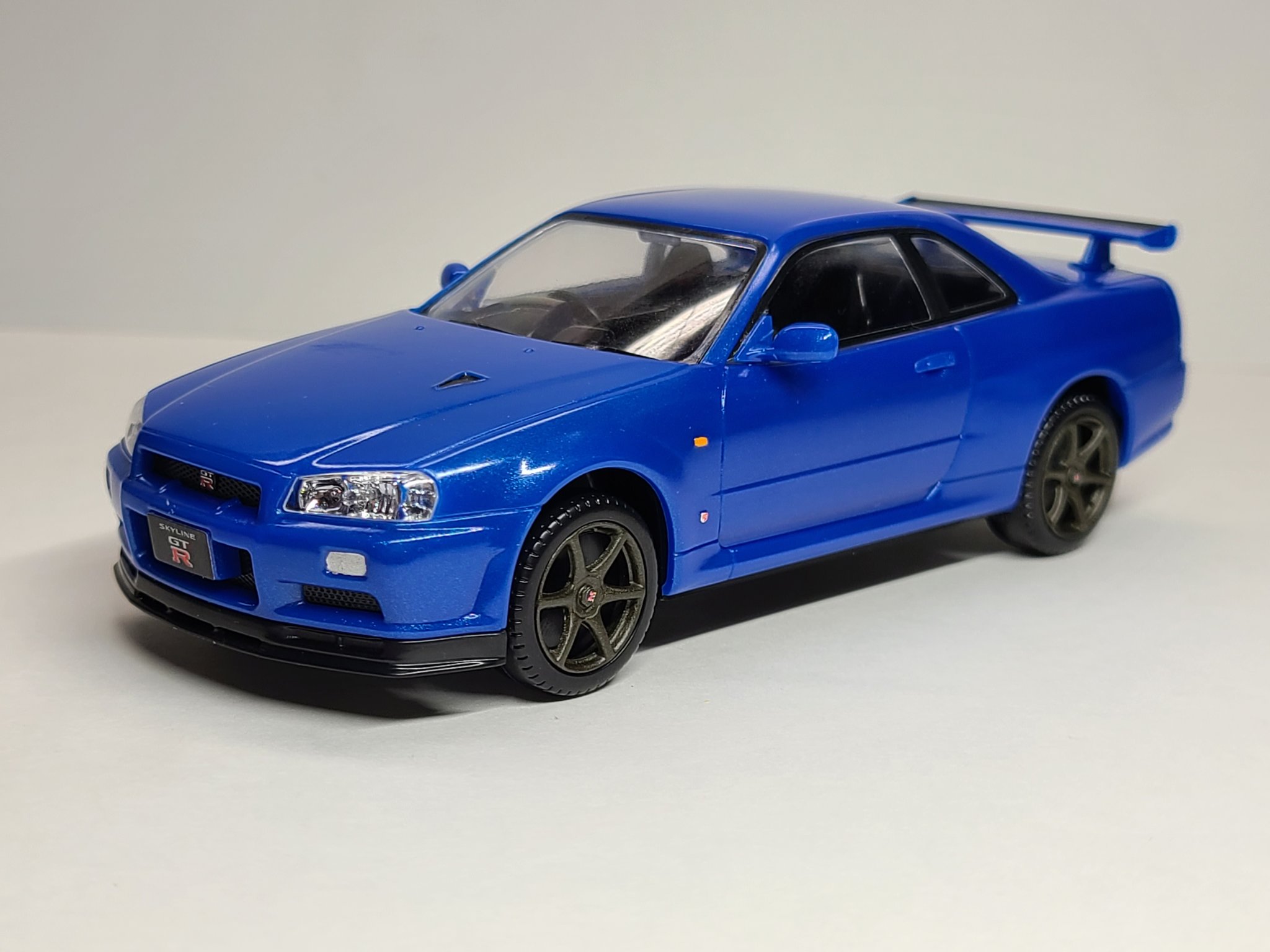 Twitter 上的 プラモ作る芋 アオシマ 1 32 ザ スナップキット 日産 R34スカイラインgt R 完成しました つい先日発売されたばかりのニューキットです ライト類はシールを使わずに塗装し ボディにはスーパークリアーを吹きました 初心者なので窓枠はシールを使い