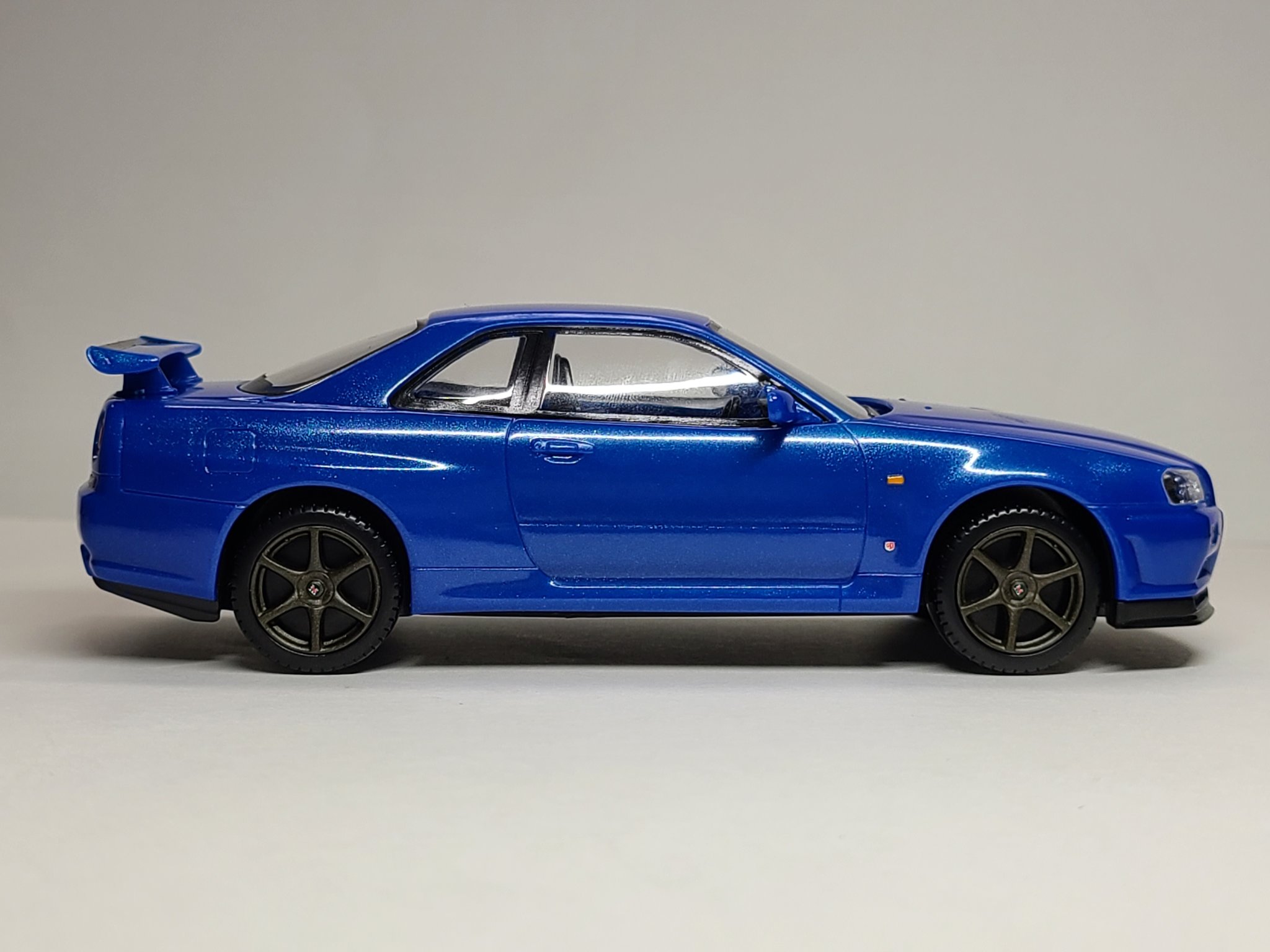 プラモ作る芋 在 Twitter 上 アオシマ 1 32 ザ スナップキット 日産 R34スカイラインgt R 完成しました つい先日発売されたばかりのニューキットです ライト類はシールを使わずに塗装し ボディにはスーパークリアーを吹きました 初心者なので窓枠はシールを使い