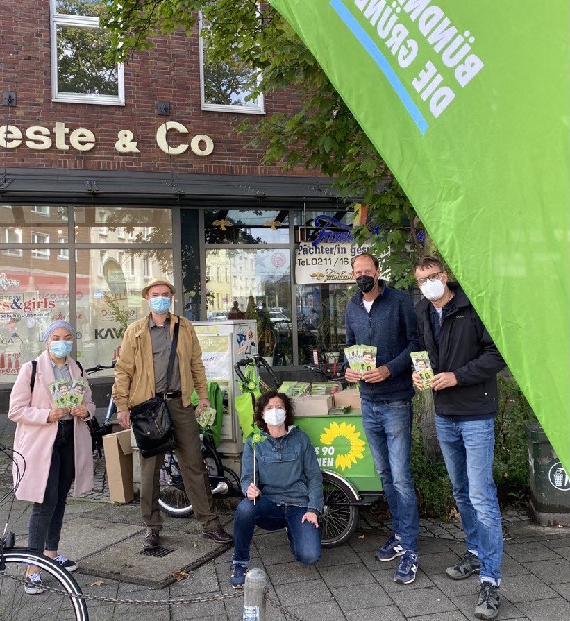 Gute Stimmung, Wetter besser als gedacht, da macht Wahlkampf Spaß <a href="/grueneddorf/">GRÜNE Düsseldorf</a> <a href="/gruene_bilk/">Grüne in Bilk</a> #ansprechbar #bereitweilihresseid #Gruene #Bundestagswahl #btw2021