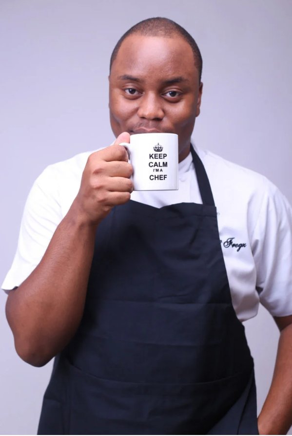 HisVille's tweet photo. 1. Chef Gbubemi 'Fregz' passion for cooking glamorous food earned him a TV show, got aired on radio, published his exquisite recipes in a magazine, and became a judge on Knorr Taste Quest plus coping endorsement deals. 

#cheffregz #top10chef #top10 https://t.co/SSu0PEDJc6