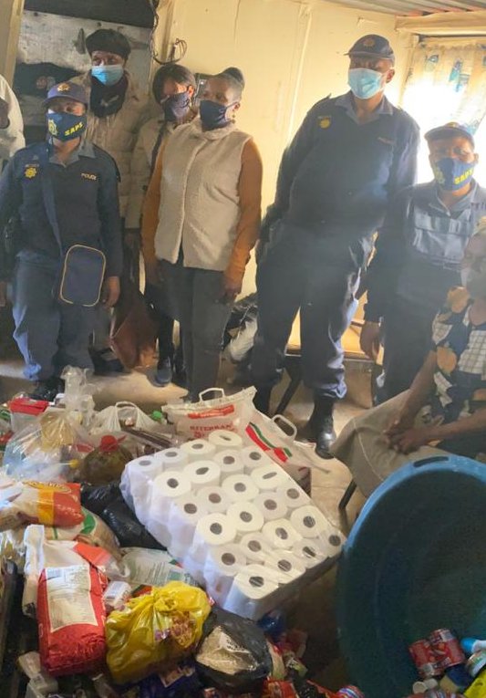 SAPoliceService's tweet photo. #sapsGP Tembisa #SAPS members donated some much needed goods to an Orphanage in Tembisa South as well as a family in Vusimusi informal settlement. #SAPSCares NP https://t.co/7v7Ry8gR9Q