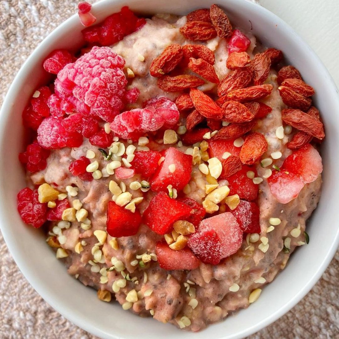 We are absolutely loving this deliciously pink bowl 😍

All you need for this delicious recipe is... 🍓Oats 🍓Chia Seeds 🍓Acai Strawberry SuperProtein 🍓Frozen Strawberries 🍓Frozen Raspberries 🍓Hemp Seeds 🍓Crushed Peanuts 🍓Goji Berries

Head over to instagram for the recipe!