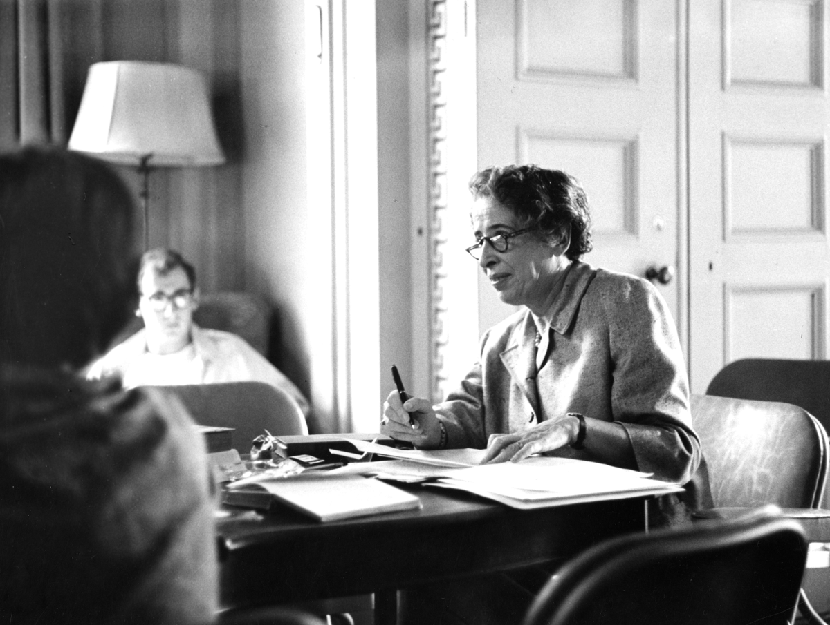Samantharhill's tweet photo. Hannah Arendt teaching at Wesleyan University in 1963. https://t.co/uQ5znDzKzv
