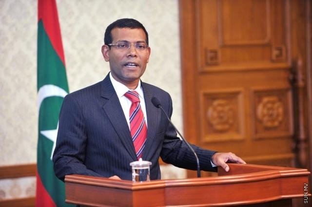 ustaziyaz's tweet photo. محمد نشيد هو الرئيس الرابع لجزر المالديف بين 11 نوفمبر 2008 إلى 7 فبراير 2012. قدم محمد نشيد استقالته في 7 فبراير 2012 بعد ثلاثة أسابيع من احتجاجات قادتها المعارضة والتي تحولت إلى عصيان من الشرطة، حيث وجهت له اتهامات بأنه تحول إلى مستبد. وسلم الرئاسة إلى نائبه محمد وحيد حسن. https://t.co/vCJqoNU7hN