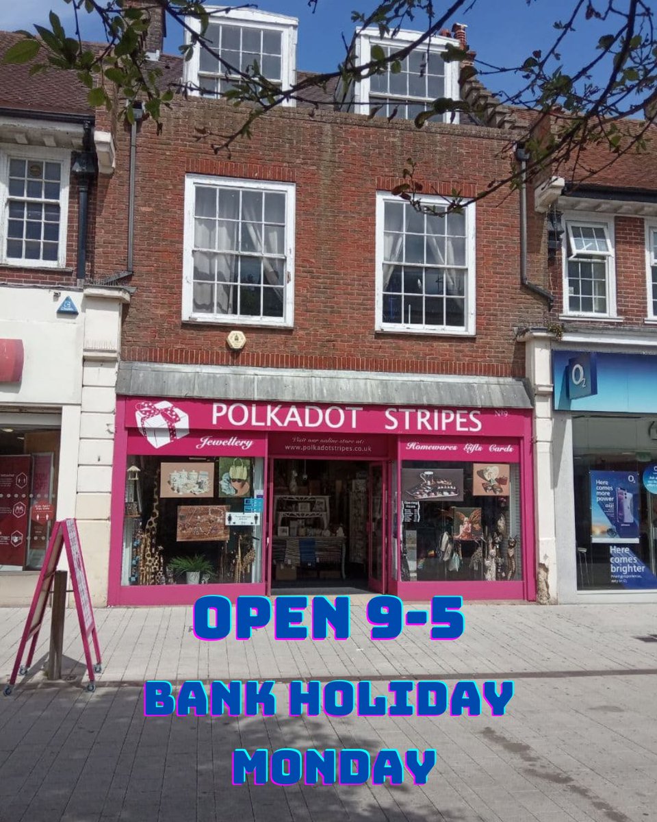 Polkadot Stripes is open 9 am to 5 pm on Bank Holiday Monday, 30th August 2021.
#bankholiday #bankholidaymonday #augustbankholiday #homeaccessories #fashionaccessories #jewellery #jewelry #gifts #art #giftshop #bognorregis