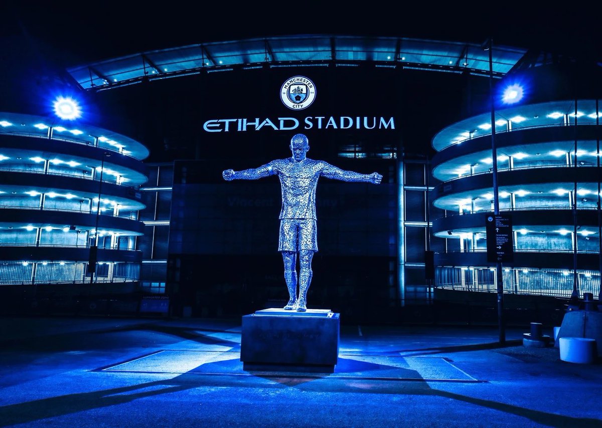 ESPNFC's tweet image. Man City have unveiled the permanent statues of club legends Vincent Kompany and David Silva outside the Etihad Stadium 🙌