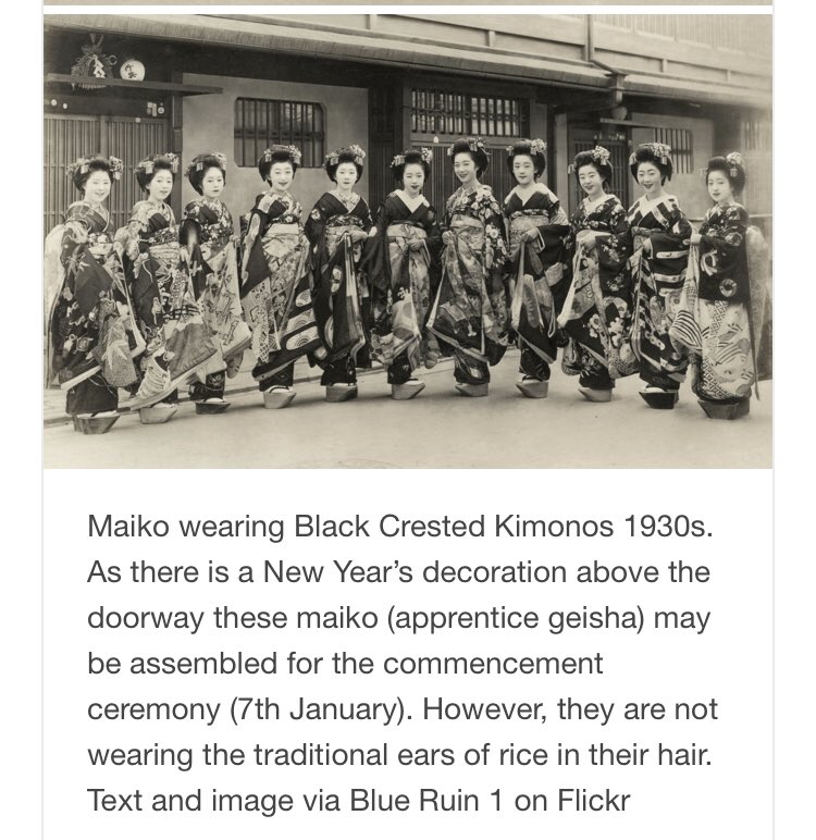 武邑廢杖子 雨降り小僧 先に上げた舞妓はんラインナップに付けた英語 キャプション 黒紋付 と書いてあるが本当かな しめ飾りを根拠に正月七日と推定してゐる 但し稲穂の髪飾りは付けてゐない としてゐる