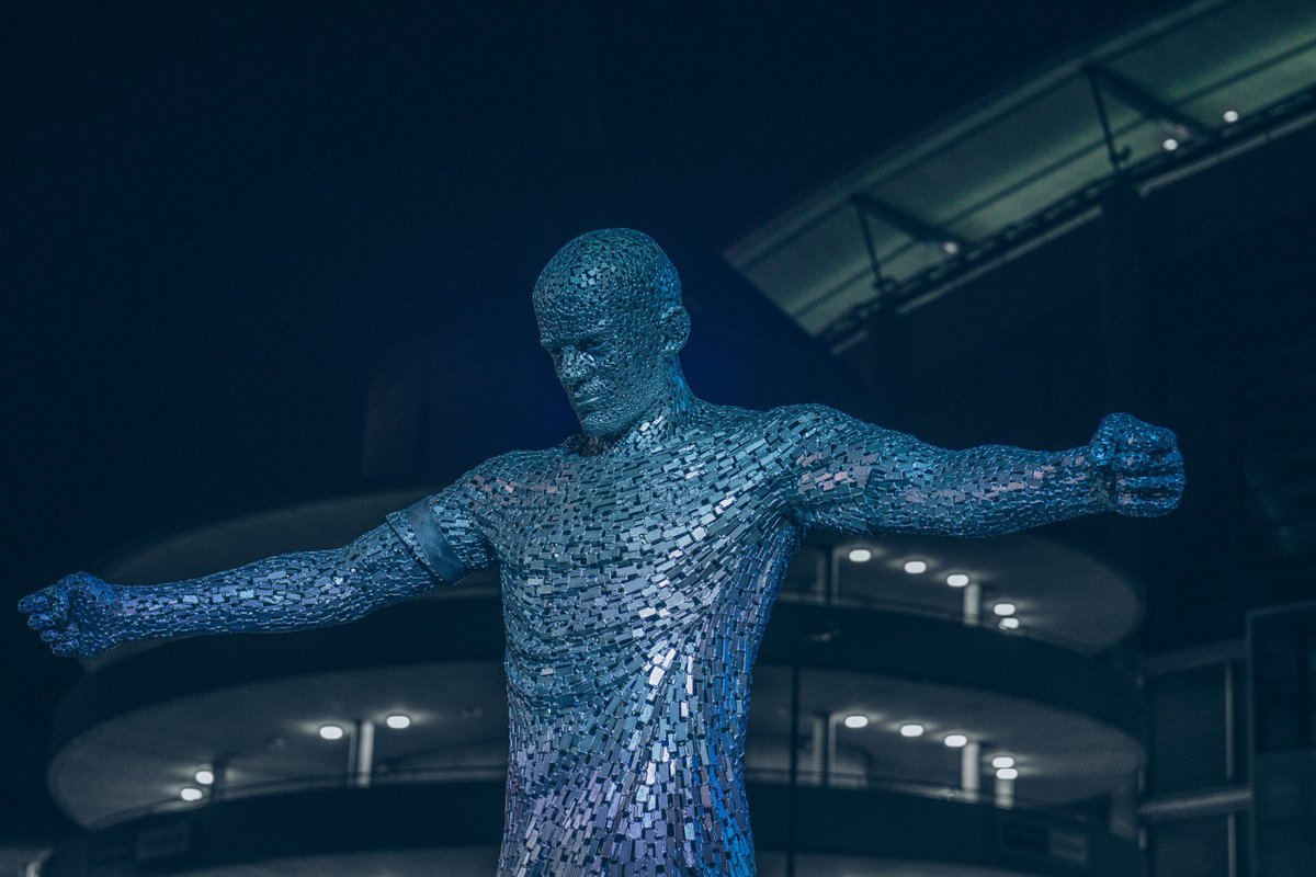 ESPNFC's tweet image. Man City have unveiled the permanent statues of club legends Vincent Kompany and David Silva outside the Etihad Stadium 🙌
