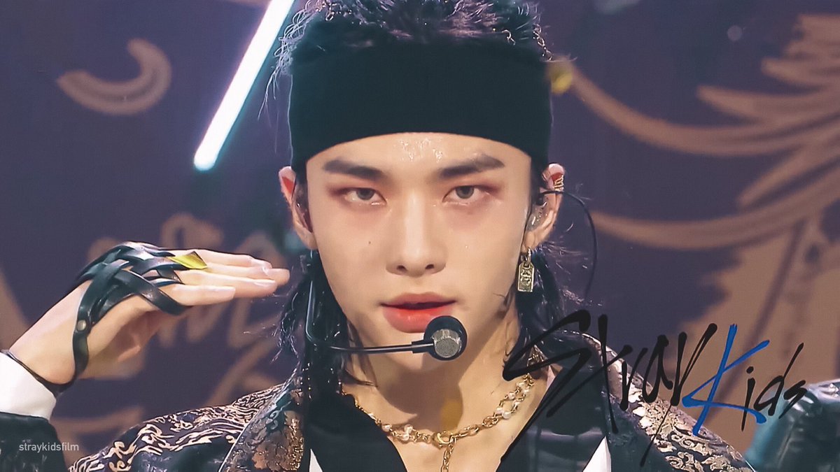 hj0nie's tweet photo. Hyunjin’in visualini asla altan almayin https://t.co/6ssHdebk3E