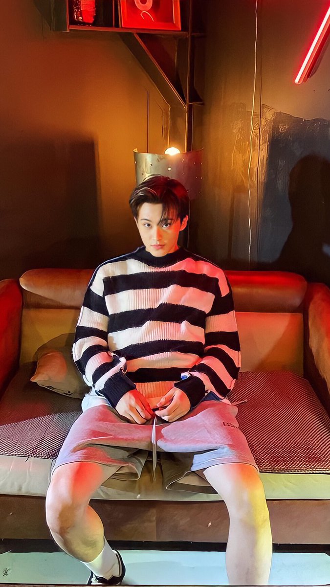 screensfordream's tweet photo. dream lockscreen • mark instagram update (2) https://t.co/mHWRnWiHkf