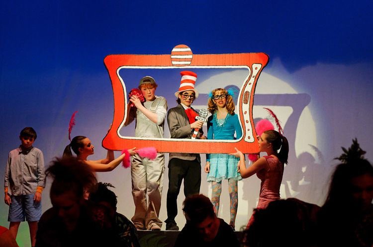 classactclasses's tweet image. 🎬 CLASS ACTORS - Ages 7-12 to perform Seussical Jr to friends/family Easter 22 🤩 ✏️📚BACK TO SCHOOL FREE TASTER AVAILABLE ON THE 16th SEPTEMBER. Contact  Sian Griffin @classactclasses or visit classactcompanyvale.co.uk 🎬🤩🙌🏻