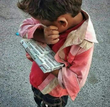 امته تفوق اللمامه وتبطل غدر وسخافه. والله زمان يا شهامه الفاتحه على كرم الضيافه. الأنانيه خلتنا يتامه لما افتكرنا العدل خرافه. احنا عشنا وشفنا يامه وإكتشفنا إن المبادئ في الكنافه.