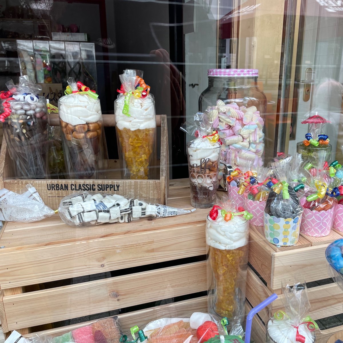 Warum findet man solche Süßigkeiten eigentlich immer so lange viel zu schade zum Essen, bis sie hart und ungenießbar werden? 🤔