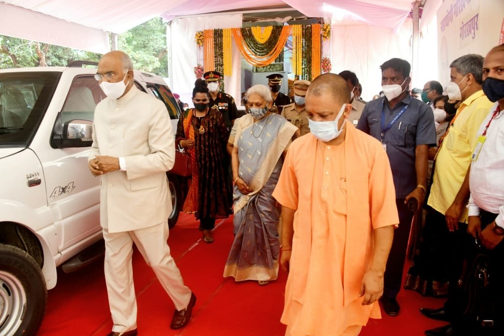 Shishir26111986's tweet photo. Welcome president @ gorakhpur.
#preident visit
@aloksanwal
@umangmisra
@shrivastavshyam
@inextgorakhpur
@inextlive
@shalabhmani https://t.co/xpueNuWk9u