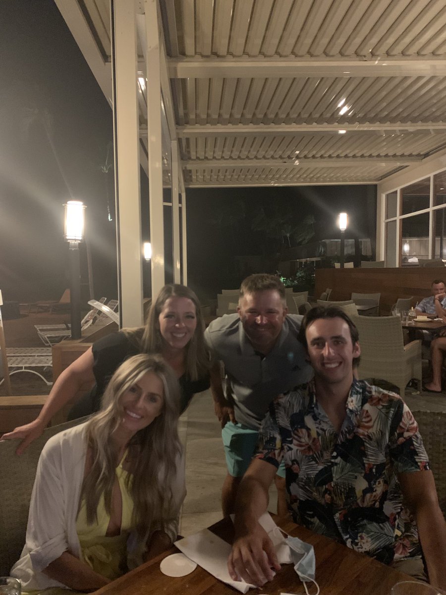 fsccbaseball's tweet photo. #HoundFam
HUGE thank you to alum @mwill_6 &amp; his girlfriend Ericka for taking time to eat dinner with Lindsay and I👏👏
Just 2 Kansas guys meeting up in Maui 🏖🏝🌊 https://t.co/rrA1gHjTKu