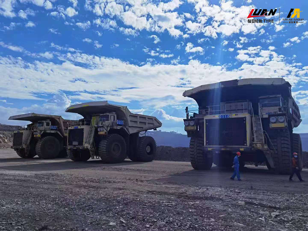 HaianTyre's tweet photo. #earthmovertyre #coalmines

Luan brand 59/80R63 Earthmover Tires running on the coal mine In Inner Mongolia, China.

Haian Group focuses on achieving your goals and maximizing your tire investment. Contact us 24 hours a day 7 days a week at sales@haiangroup.com

#miningotrtires https://t.co/hPsZnTvgTu