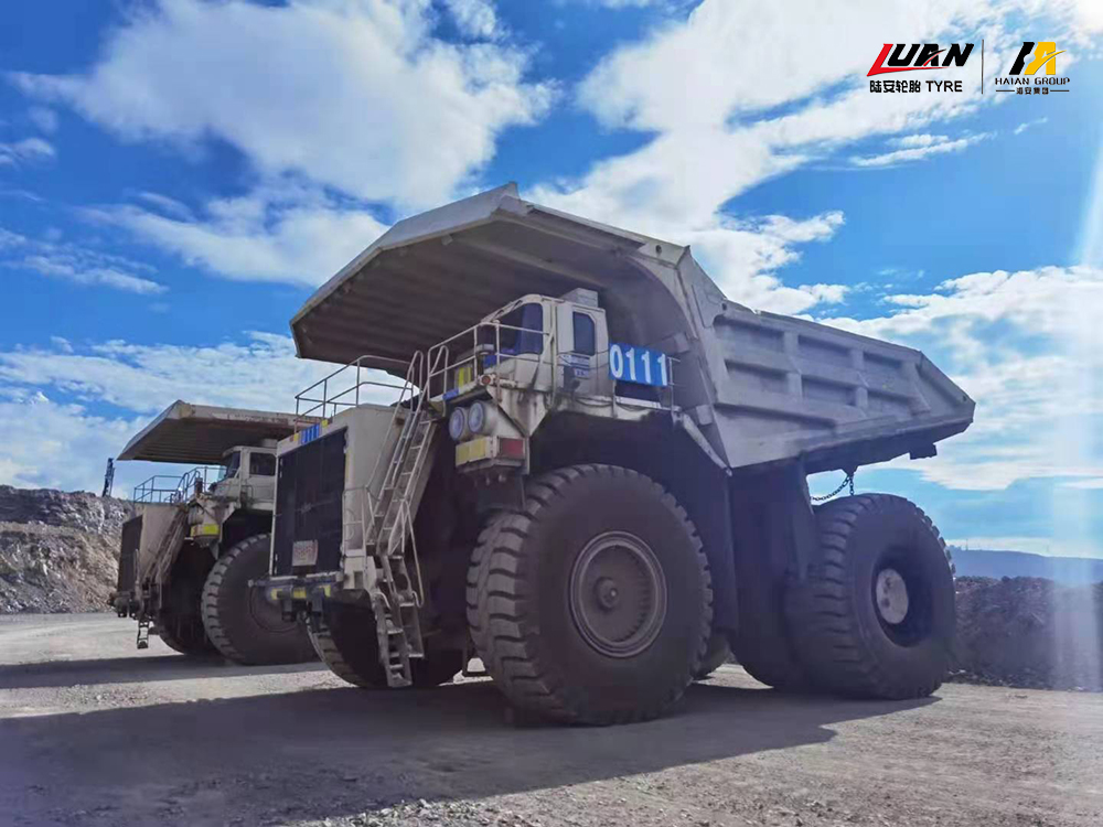 HaianTyre's tweet photo. #earthmovertyre #coalmines

Luan brand 59/80R63 Earthmover Tires running on the coal mine In Inner Mongolia, China.

Haian Group focuses on achieving your goals and maximizing your tire investment. Contact us 24 hours a day 7 days a week at sales@haiangroup.com

#miningotrtires https://t.co/hPsZnTvgTu
