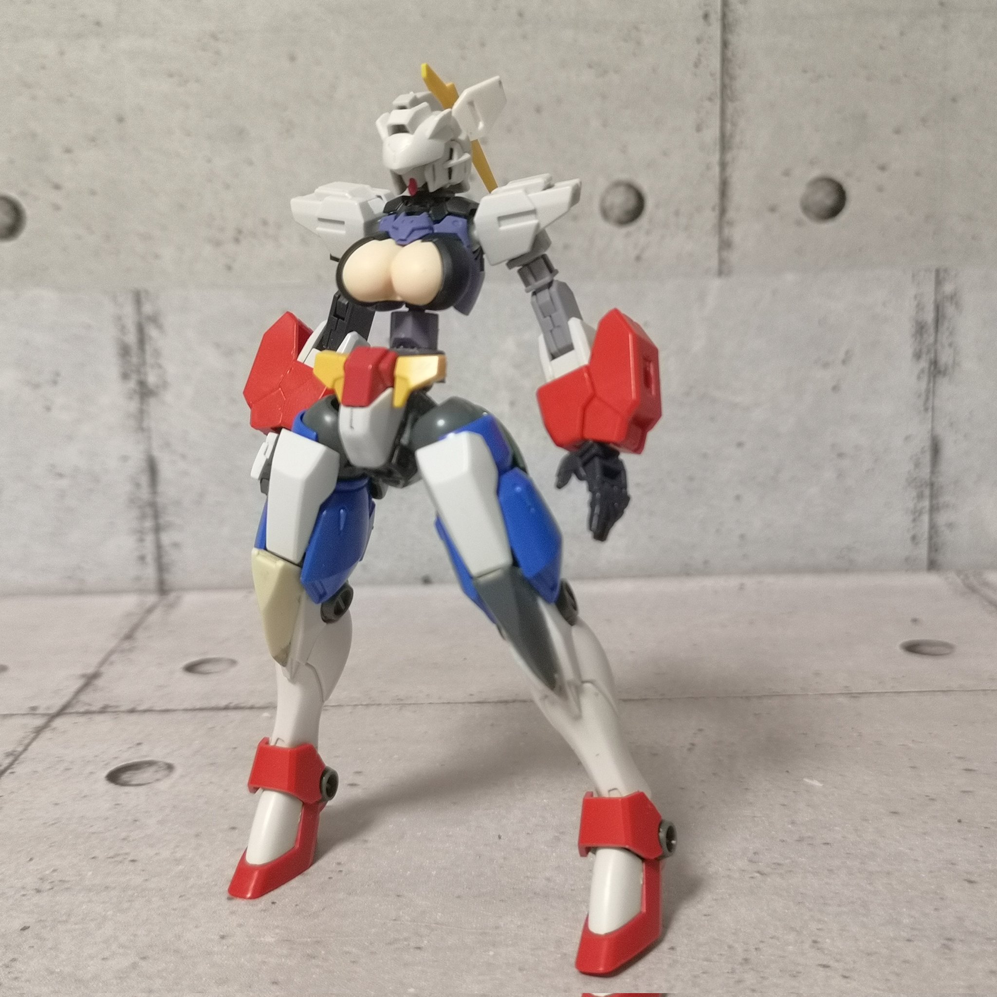 もちぞら模型店 No Twitter うおらぁこれじゃあ 30msのボールジョイントは30mmやガンプラのボールジョイントと同じ径 それを利用し 女性型ロボ娘として理想的な肩幅とおっぱいを確保しつつ ボールデンアームズと30mmの肩受け軸を加工して作った仮腹部フレーム