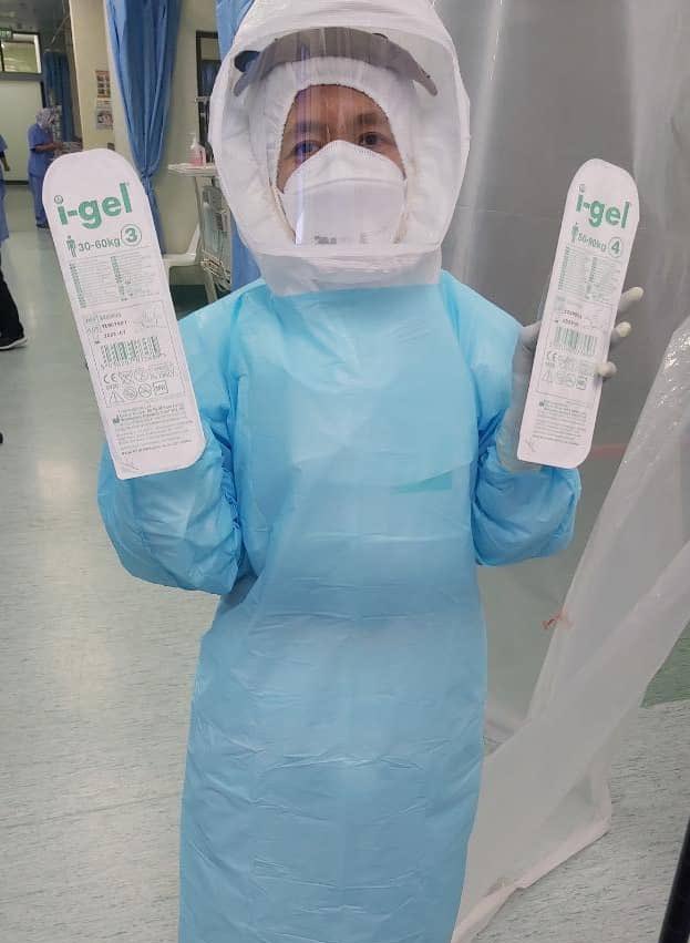 maira_hashim's tweet photo. The 1 am face in teletubbies suit. Was called to help with high risk #paedscovid #pedsicu resus. Armed with LMA as backup plan for difficult airway. All went well with good team support. Alhamdulillah. Both patient and doctor living through the day supported by adrenaline. https://t.co/5DHp1bh2yD