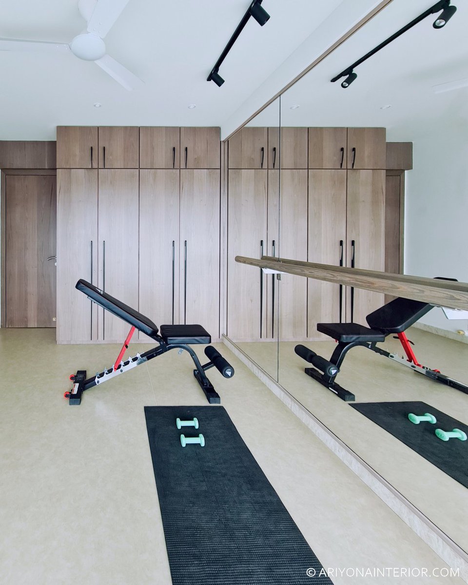AriyonaInterior's tweet image. The handles look great as is, and absolutely stunning when they double up into the mirror panel.

Click lttr.ai/lEY7 to see all of this home gym.

#HomeGym #HomeGymDesign