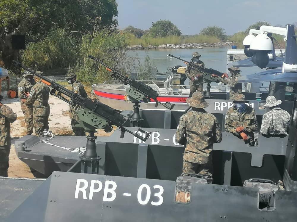 _ndeyatila's tweet image. Namibian Marine Corps patrolling the Chobe River, to protect the lives of the people of Zambezi from the trigger happy BDF, better late than never🙏🏾