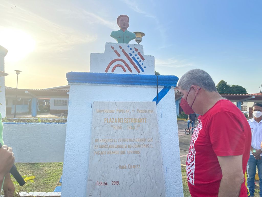 eduardopiate2's tweet photo. Ayer en el núcleo de la @UNESR de Apure, reinauguramos la plaza del Estudiante, Hugo Chávez, sembramos arboles en dicha plaza y entregamos herramientas de trabajo para las BRICOP estudiantiles del municipio Muñoz @NicolasMaduro @dcabellor @PartidoPSUV https://t.co/Pdfs7iWjIQ