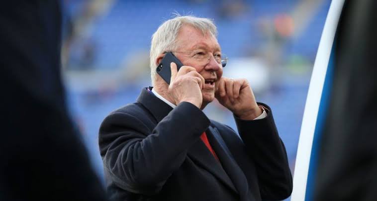 ManUtdPhotos's tweet image. “ Hello Wazza, is that you? I’m getting the band back together “ 😁