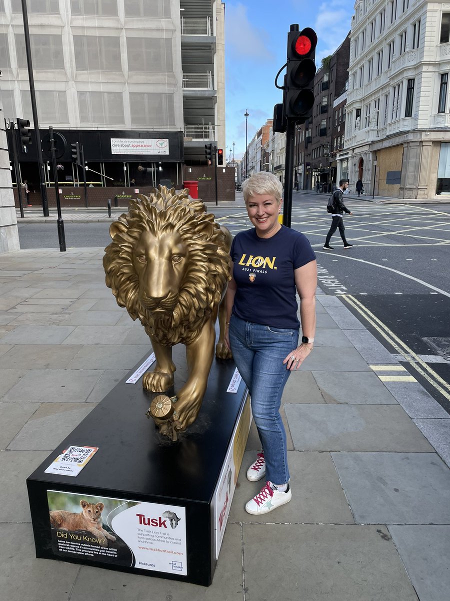 cathiereid's tweet photo. Tracked down a giant golden Lion in London before todayβs final! Letβs go @brisbanelions #IAmLion #Uncaged https://t.co/Lv3ZtwY55V