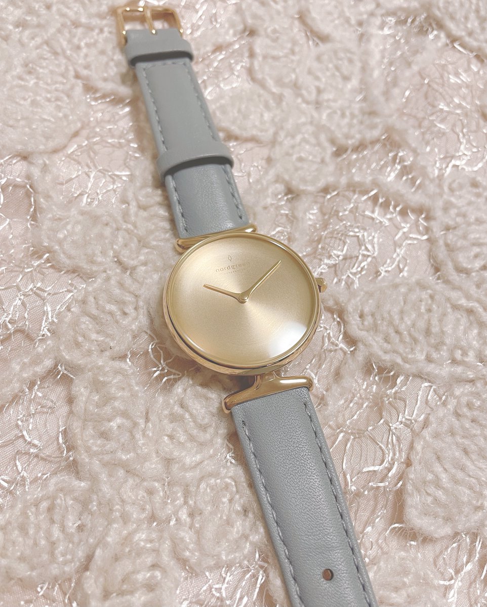 「Nordgreen様の腕時計はストラップが簡単に付け替えられるということでグレー」|宇井田ルイのイラスト