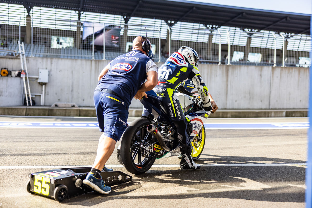 Romano Fenati dictates the pace at the end of FP3; Pedro Acosta and Sergio Garcia miss direct access to Q2 - https://t.co/ZvOxJmgRQq https://t.co/cSx0oX6fVy