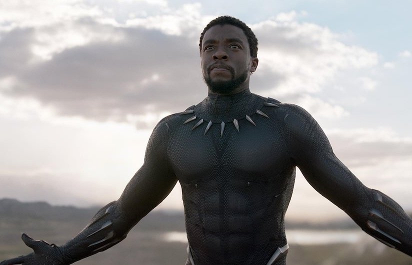 MarvelStory_'s tweet photo. Légende. Héros. Roi.

Chadwick Boseman nous quittait il y a déjà un an...🕊️

Son influence qu'il avait, qu'il a encore et qu'il aura dans le futur ne cessera d'inspirer les prochaines générations. Nous ne t'oublierons pas.

Rest in Power, King. https://t.co/KVTjQU6Lxo