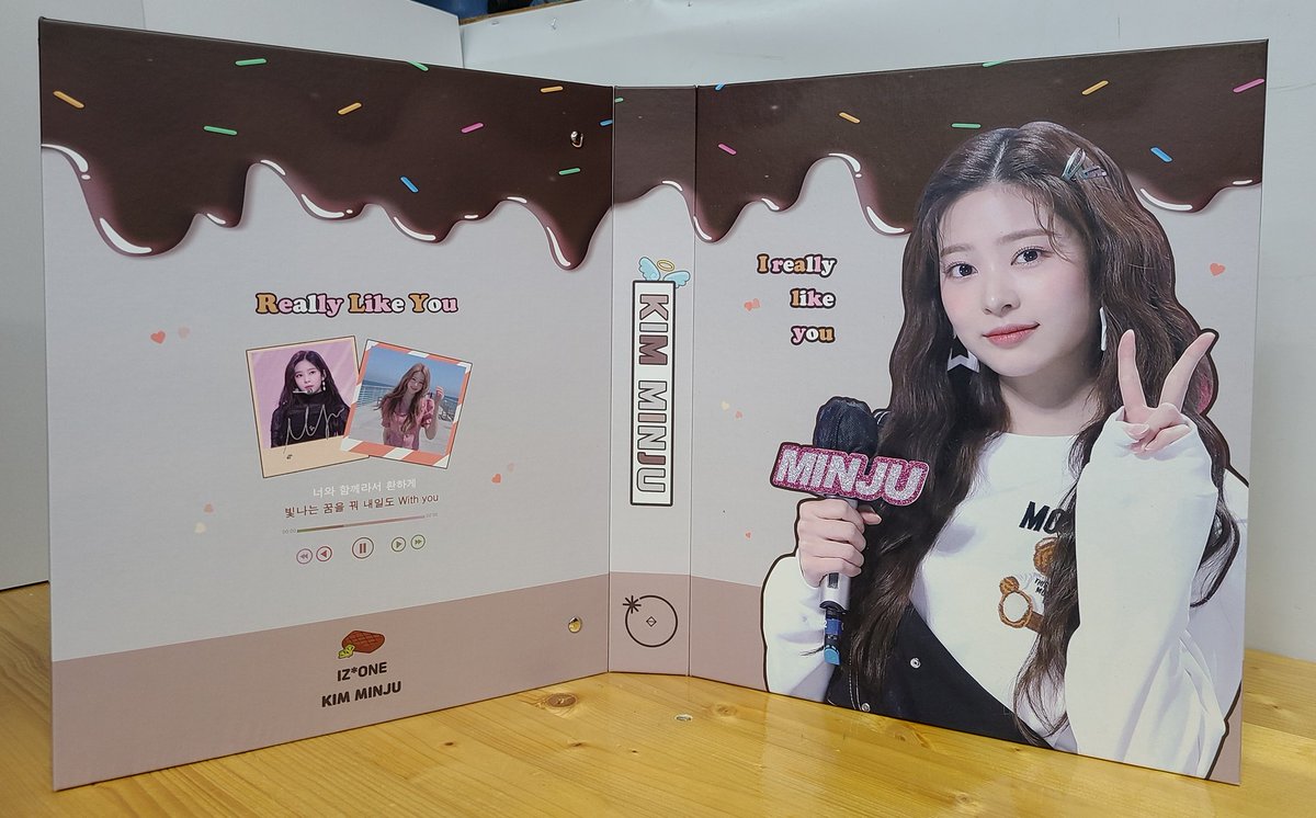 GeniusNako's tweet photo. #IZONE #아이즈원 #WIZONE #위즈원
#김민주 #KimMinJu #キムミンジュ 
🎊🎉민주와은비 재회 기념😭😭

상품: 🎁민주바인더 5권 + 홀로그램 스티커
자격: ✨Follower 한정✨
(이미 받으신분들은 자제부탁합니다🙏)
조건 : RT(리트윗)🔁+ 🤎
당발: 9월 3일(금요일) 예정
해외분들도 참여 가능합니다🤣👍 https://t.co/3ygsjjtqon