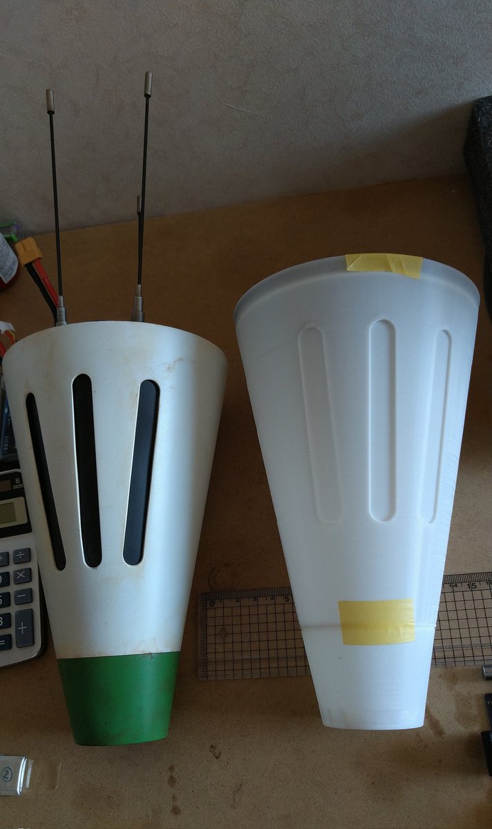 cupyo20's tweet photo. ～等身大造り物☆近況報告～

暑くて部屋に籠るしかない…を言い訳に、本日も？インドア作業。

田中君にフルに働いてもらっている間にわたくしはD-O２号機をチマチマ弄ってﾏｽ

#等身大造り物
#bb8
#BB8
#Dodroid
#StarWars https://t.co/N0qNzg8mcE