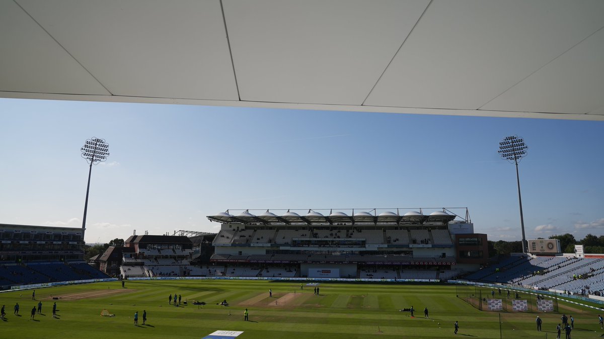 BCCI's tweet photo. It's a bright and sunny day here at the Headingley Stadium.

Pujara and Kohli will resume their innings. How many runs do you reckon they will add to the overnight tally?

#ENGvIND https://t.co/QXaiyzyYhn