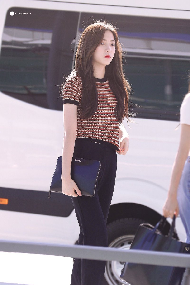 BADUTGIRLS's tweet photo. ㅤ 

ㅤ ㅤ[210828] ──── ☽˙

Cesi with our staffs, Liam and Galen, are spotted today at ICE BSD. They are here to attend and enjoy EXOU's Debut Showcase (@weareoneEXOU): “The First — Mask of Anonymity”.

#BJSN #CESI 

ㅤㅤ https://t.co/KVrWsTeRuu