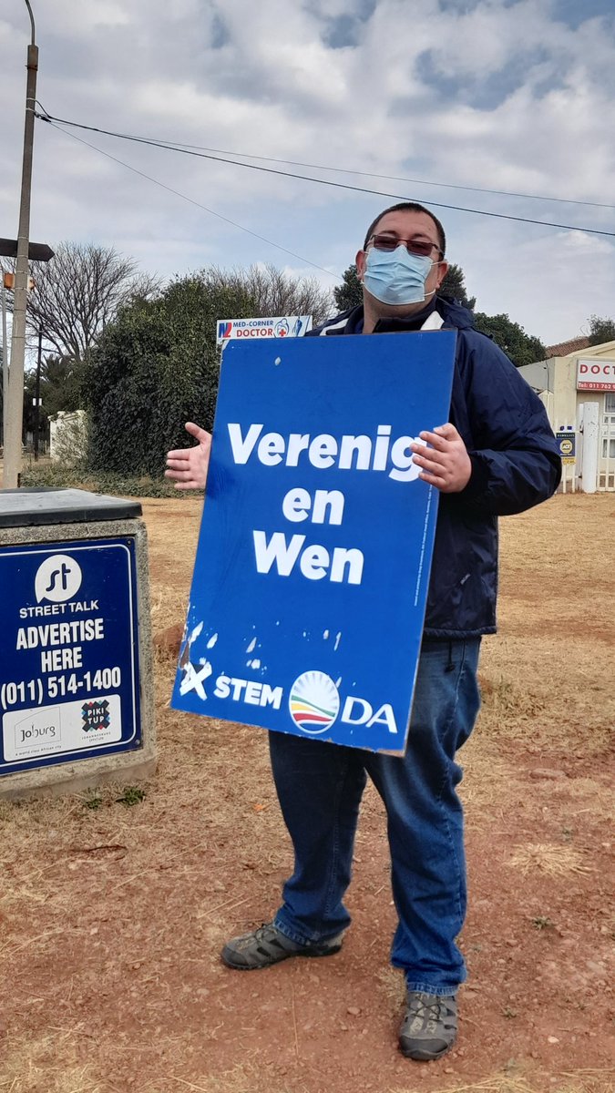z_hughes_n's tweet photo. Team @da_roodepoort bracing the cold and slight rain to do a robot flash with posters #Withyou_ForYou #DrMphoForMayor @DA_JHB @mphophalatse1 @NicoDeJager64 @CalebFinn1 @JoburgWard71 @2Florencec @MoriartyGPDA @Our_DA @DA_GPL @SollyMsimanga https://t.co/QSNdr6qSnc