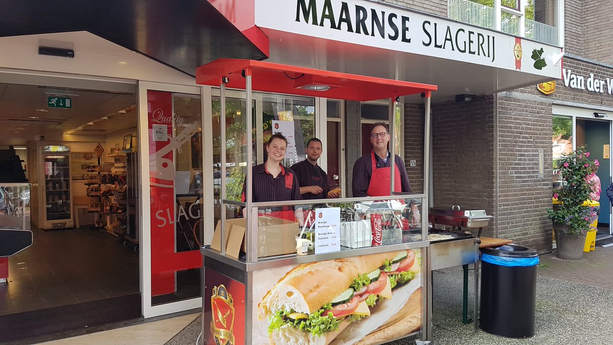 Wij zijn weer aan het bakken. Wij maken vandaag de lekkerste warme broodjes #beenham  en broodjes #hamburger #slager #slagerij #braderie #jaarmarkt #maarn #utrechtseheuvelrug