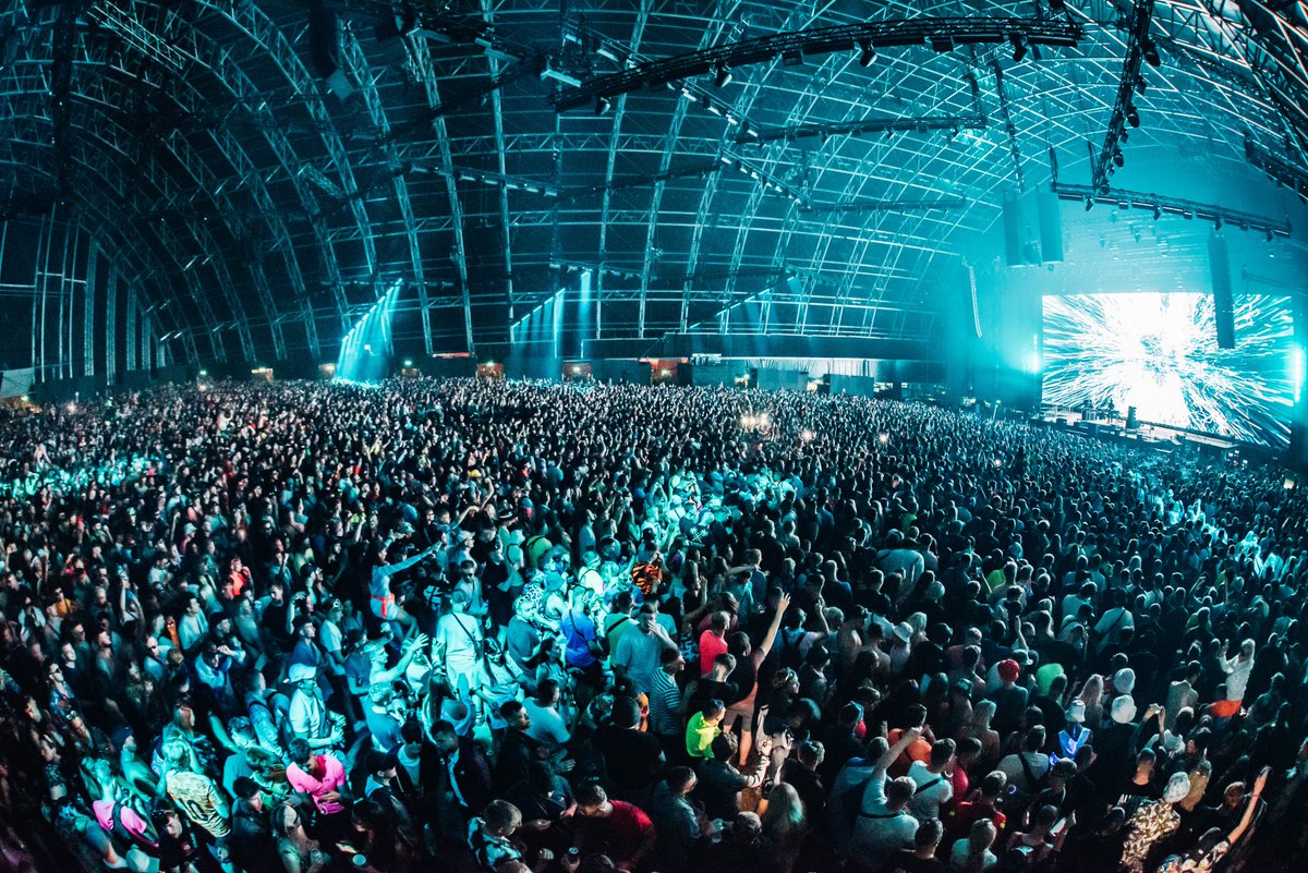 Creamfields's tweet photo. #CreamfieldsFriday πΈ https://t.co/7zoTVk5TGV