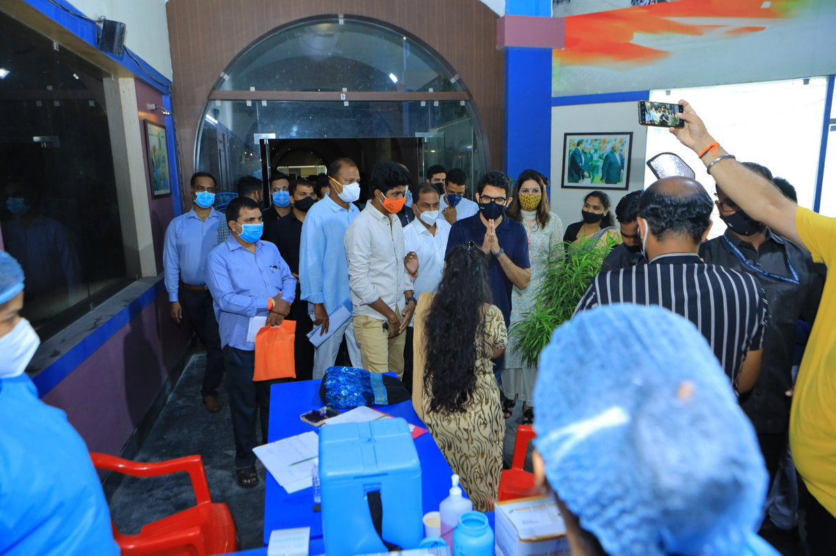 AUThackeray's tweet photo. Interacted with football enthusiasts at the vaccination drive organised for the MFA club players, coaches, referees, and staff members. I want to thank @ril_foundation for supporting this initiative and @mybmc for managing it. Also, launched the new @OfficialMDFA logo! https://t.co/LTMyKwAsWW