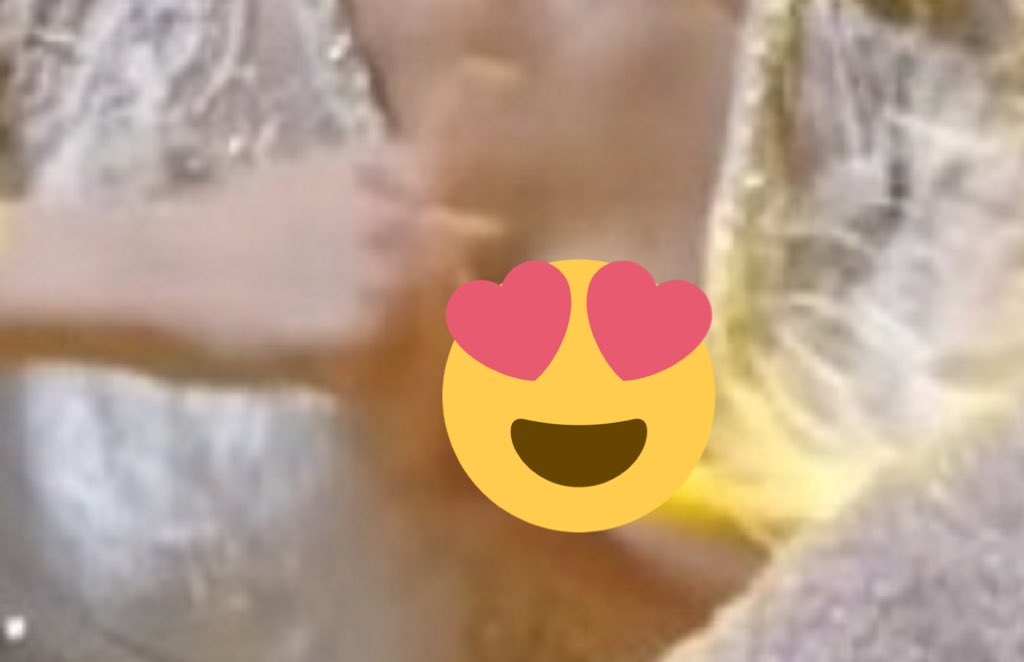 ももの乳首見たい人RT🈁巨乳パイ見えるぞー