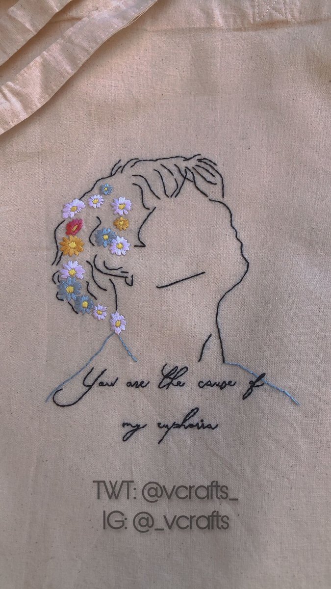 VCrafts_'s tweet photo. 🌙 "Won't you please stay in dreams" - Euphoria, @BTS_twt 

Los encargos con flores suelen ser los más complicados de hacer, pero me encanta siempre el resultado 🥺 Hope you like it!!!💜

#BTS #JUNGKOOK #JungkookDay #JungkookBirthday #BTSembroidery https://t.co/pNYNR16L2v