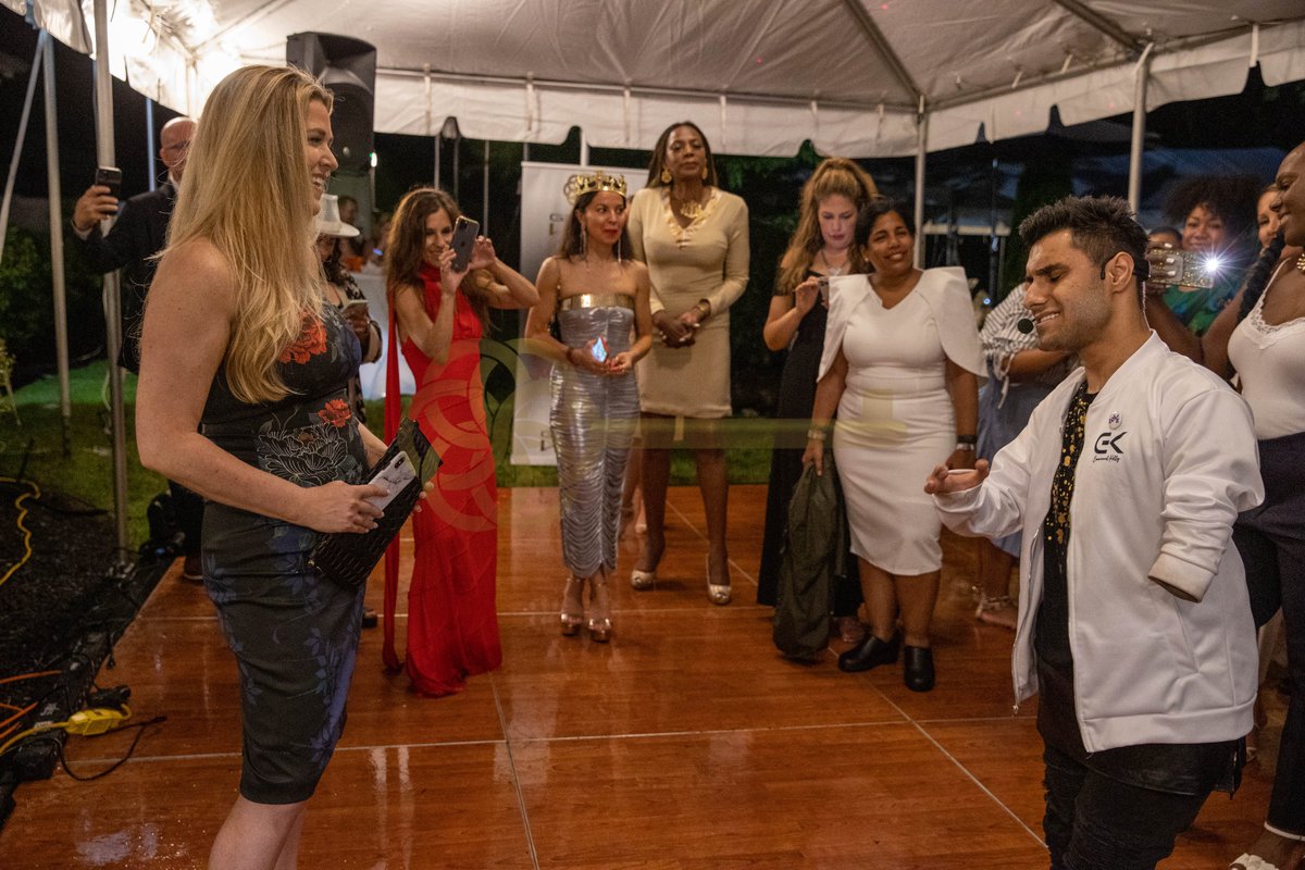 Your Genius will attract so many  into your world as long as you are surrounded by the right people.

Lean into that passion and serve  others. @theeknada is singing his heart out and sharing a magical moment

<a href="/GlennBLundy/">Glenn Lundy</a>  

#singer #passion #success #celebrity #genius