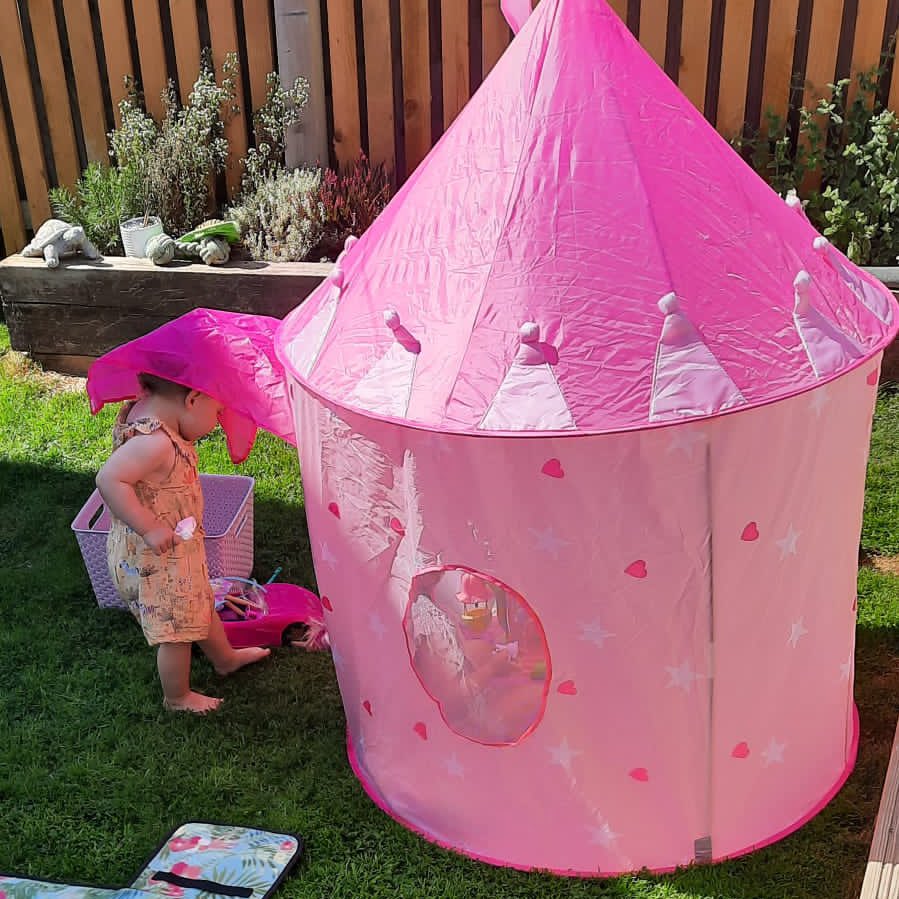 jamescutlan's tweet image. SUPER SATURDAY ☀️
.
Nanna and Pops for lunch and run around activities 😆
.
#PoolJumping #Swingathon 🥗🏰💦💛