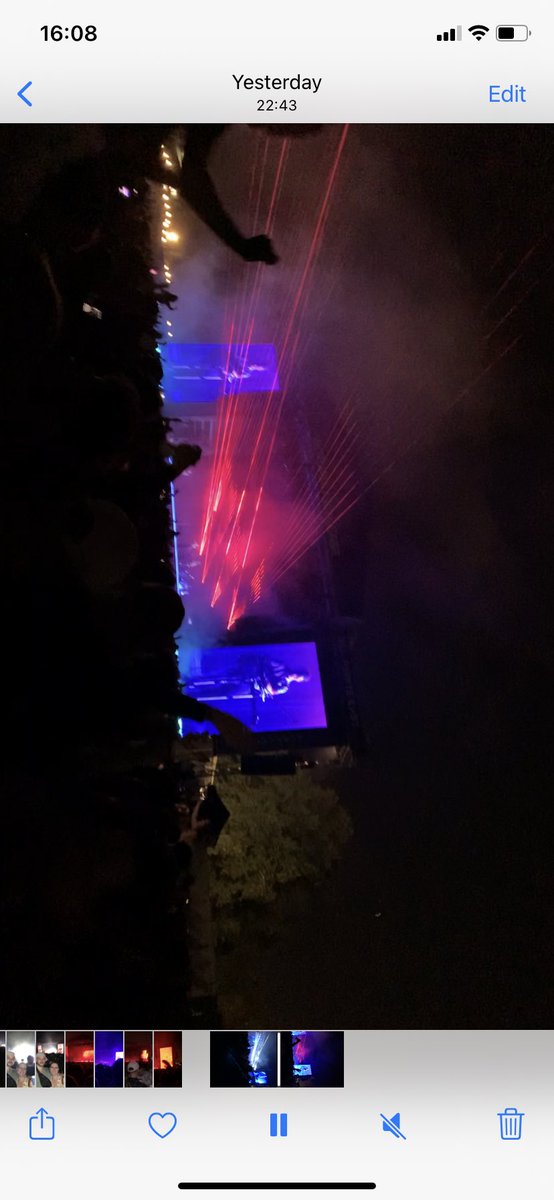VenablesTanya's tweet photo. Always loved August bank holiday music festivals. Tried new one ⁦@allpointseastuk⁩ with my #son  amazing artists; good to see people embracing life; ⁦⁦@londongrammar⁩ nailed it @ReadingCouncil late night taxi provision shocking - allow Uber back https://t.co/mLBtopRLCJ
