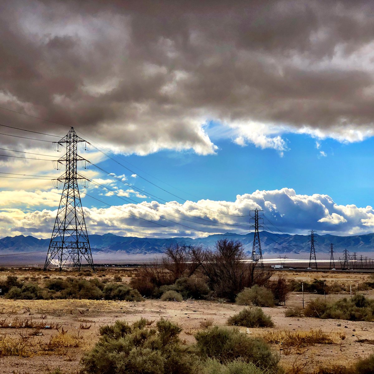 ChasComedy's tweet photo. #desert #LasVegas #nevada #electrical #power https://t.co/U7698Vdz1l